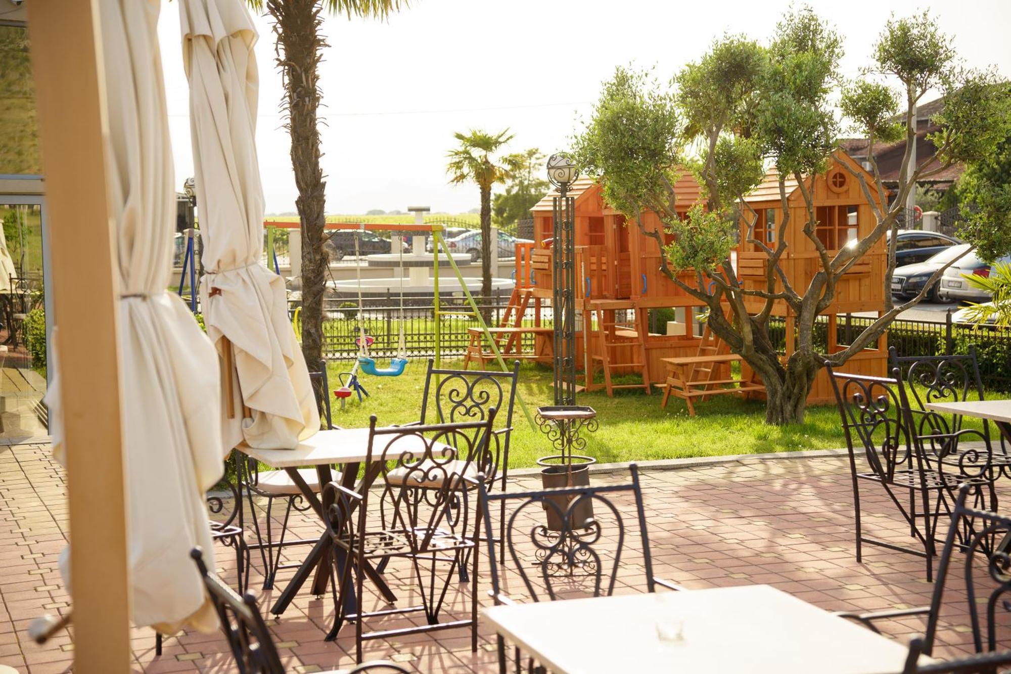 Hotel Oasis Podgorica Exterior foto