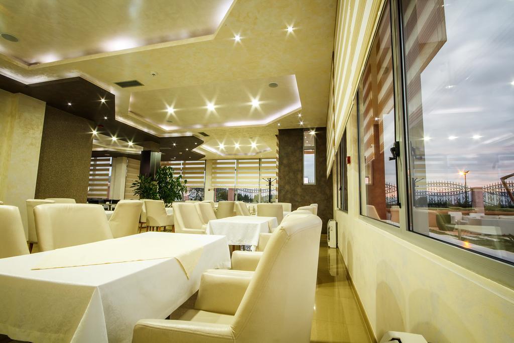 Hotel Oasis Podgorica Exterior foto