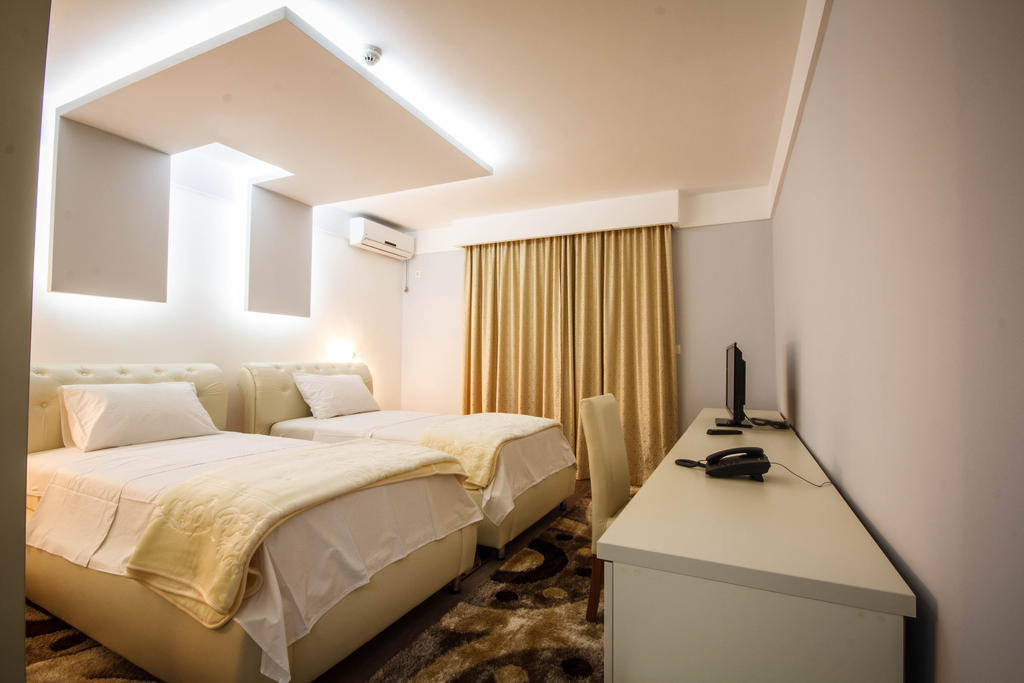 Hotel Oasis Podgorica Zimmer foto