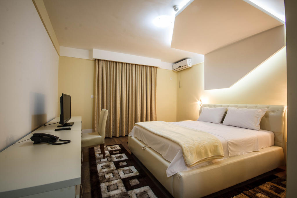 Hotel Oasis Podgorica Zimmer foto
