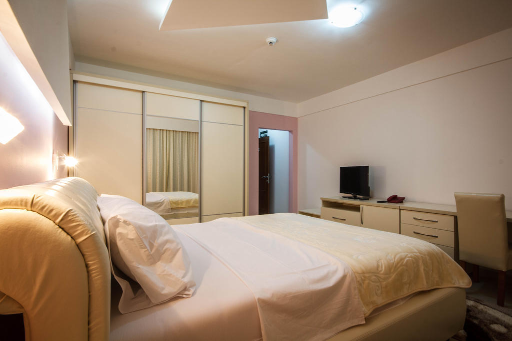 Hotel Oasis Podgorica Zimmer foto