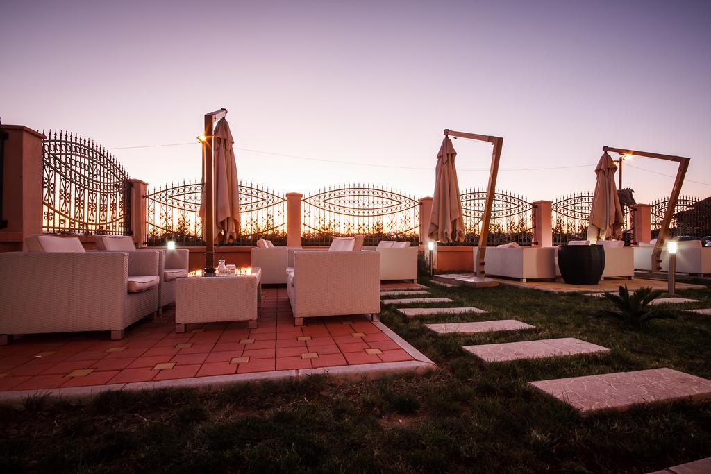 Hotel Oasis Podgorica Exterior foto